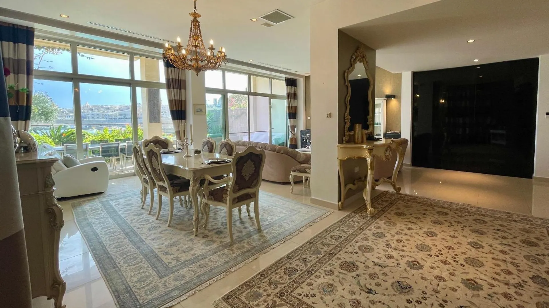 Luxury Apartment Facing Valletta Sliema