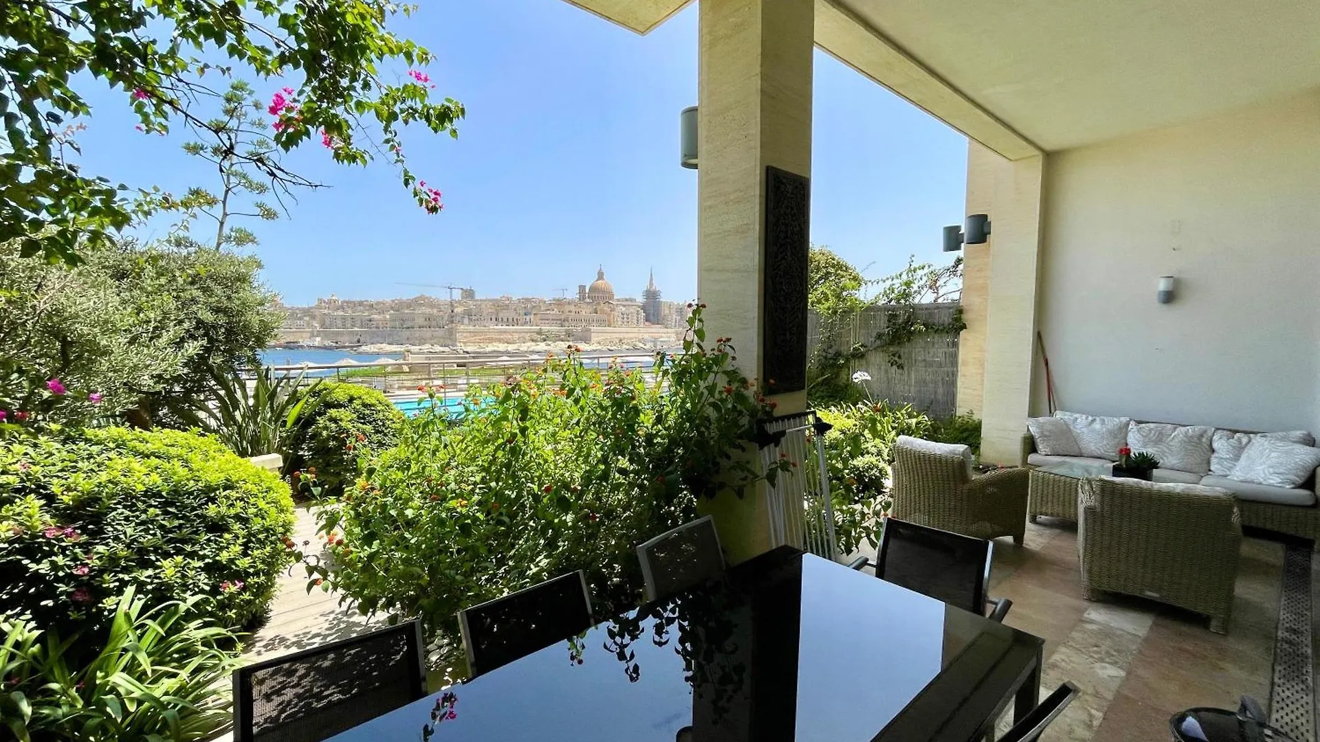 Luxury Apartment Facing Valletta Sliema